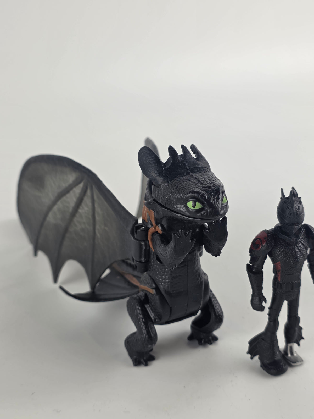 DreamWorks Dragons Defenders of Berk  Dragon Figure Toothless Night Fury