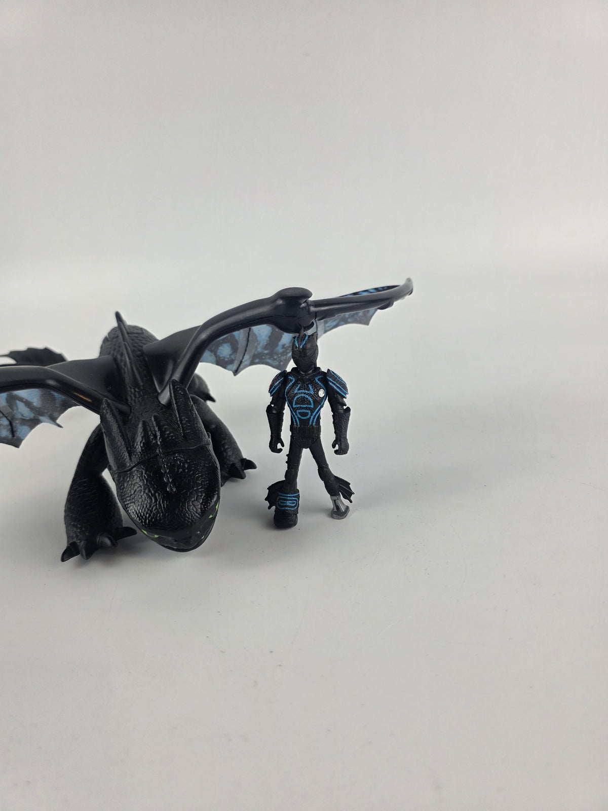 How to Train Your Dragon Deluxe Toothless Light and Sounds Dragon Toy