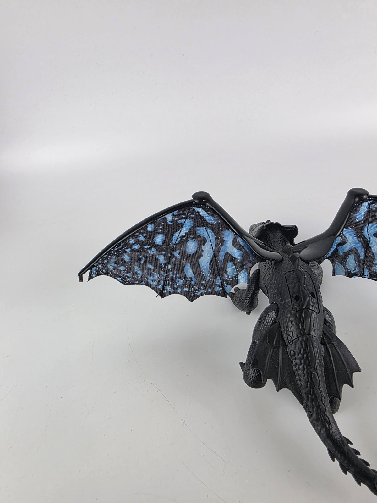 How to Train Your Dragon Deluxe Toothless Light and Sounds Dragon Toy