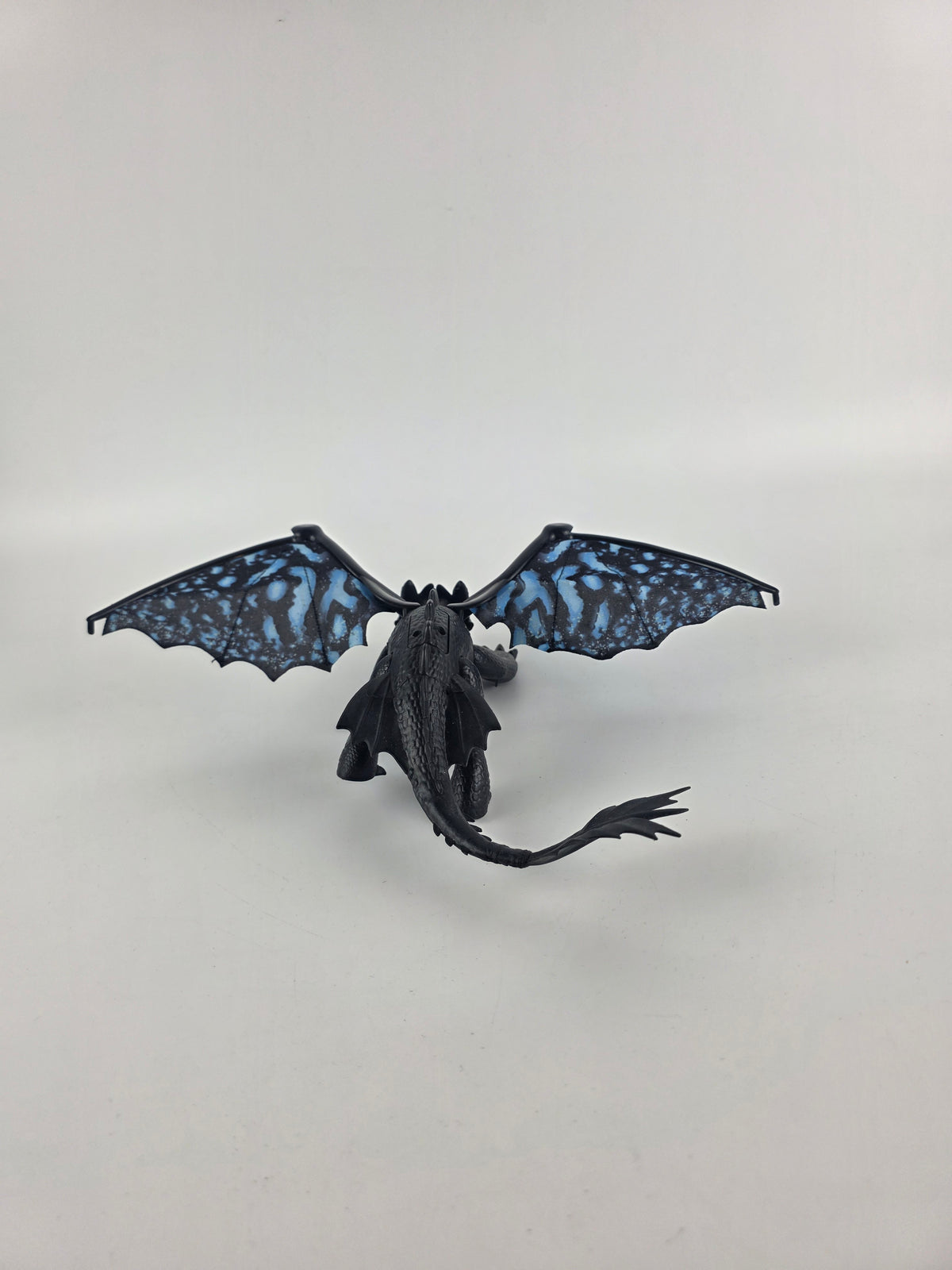 How to Train Your Dragon Deluxe Toothless Light and Sounds Dragon Toy