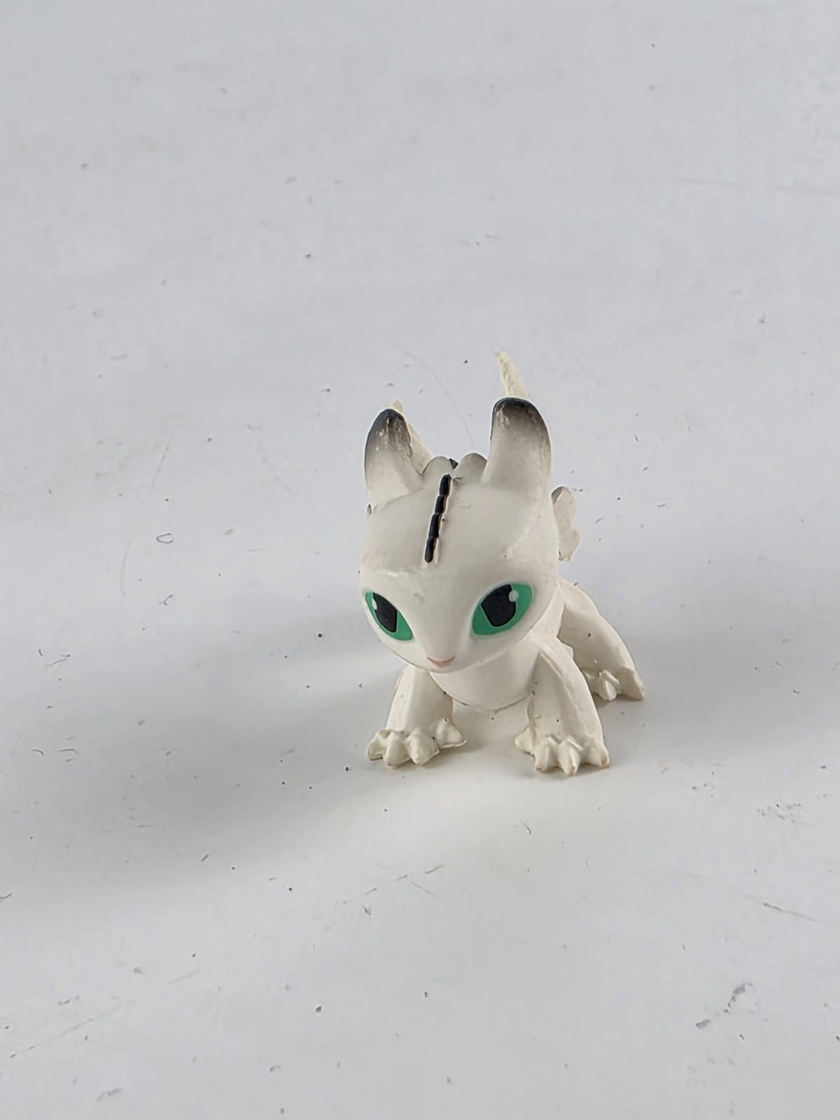 How to Train Your Dragon The Hidden World Mystery Dragon Pouncer Light Fury