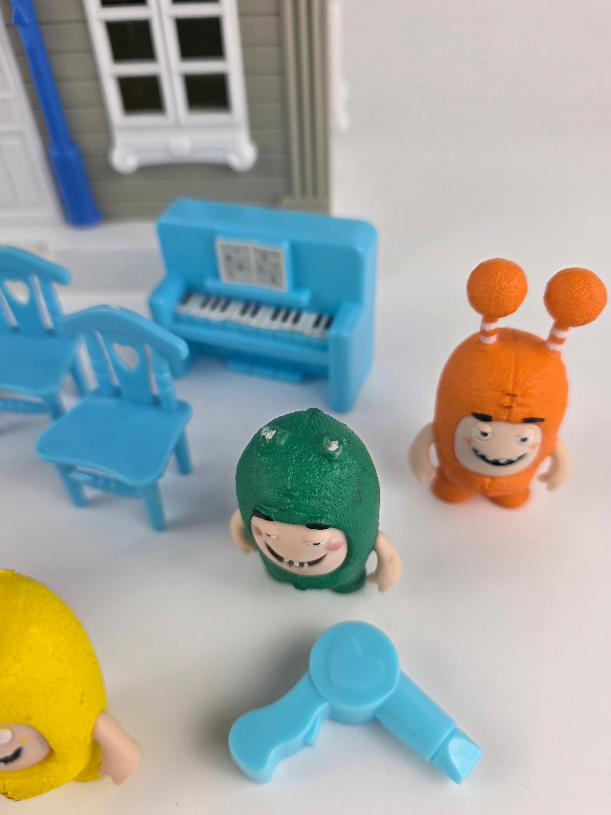 Oddbods playset house with figurines