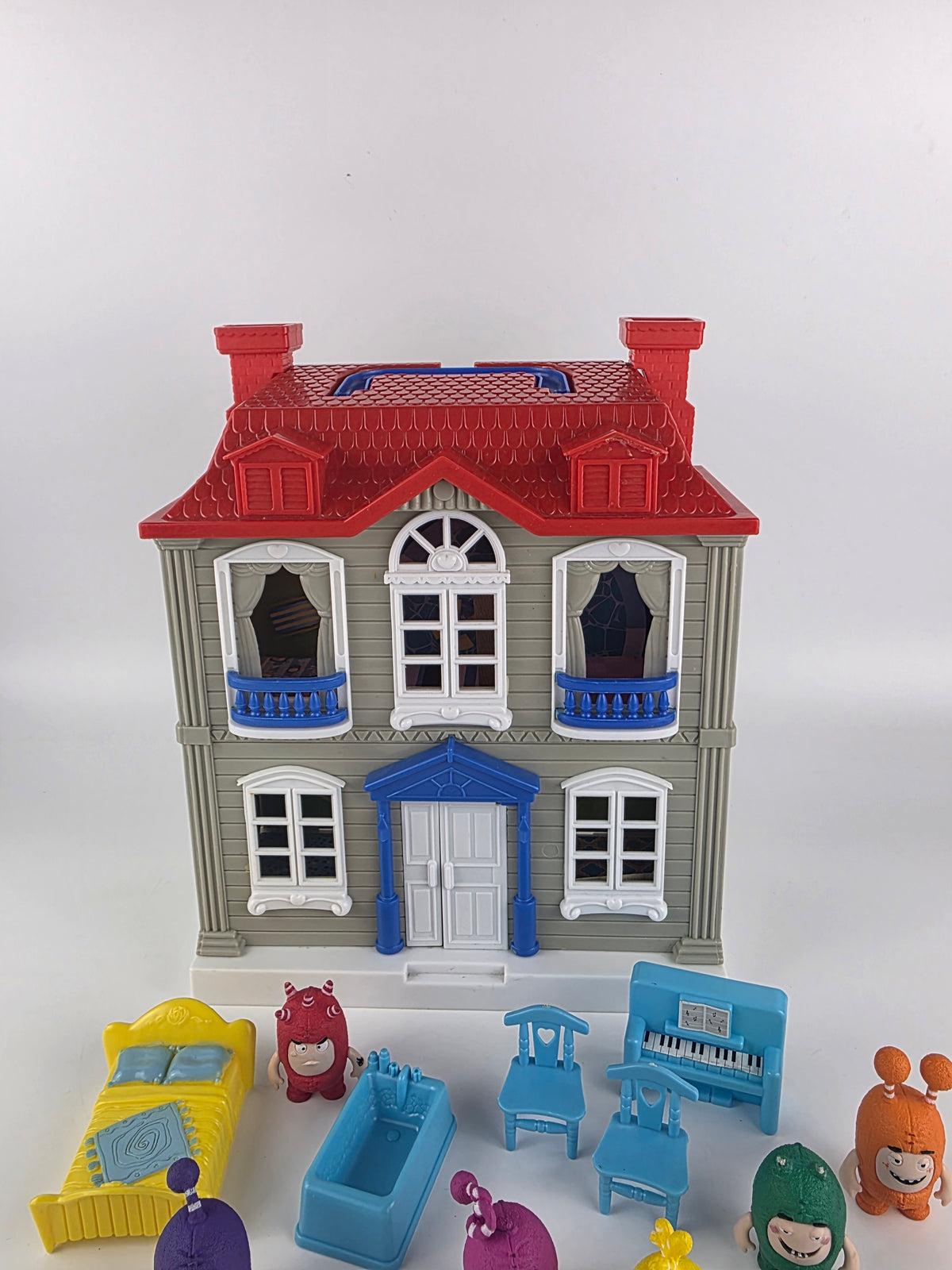 Oddbods playset house with figurines