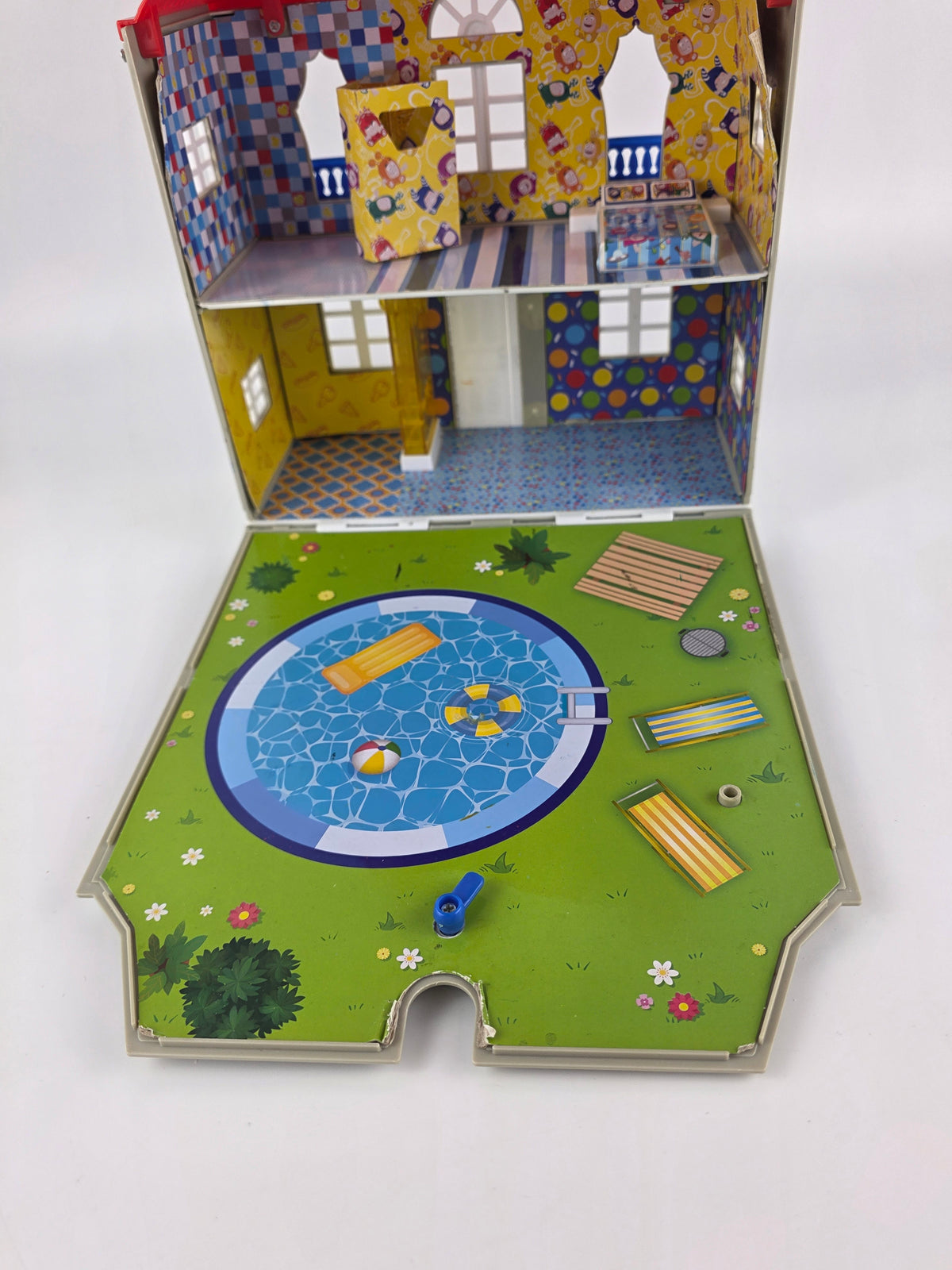 Oddbods playset house with figurines
