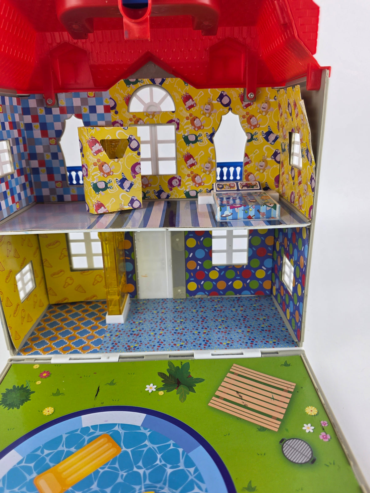 Oddbods playset house with figurines