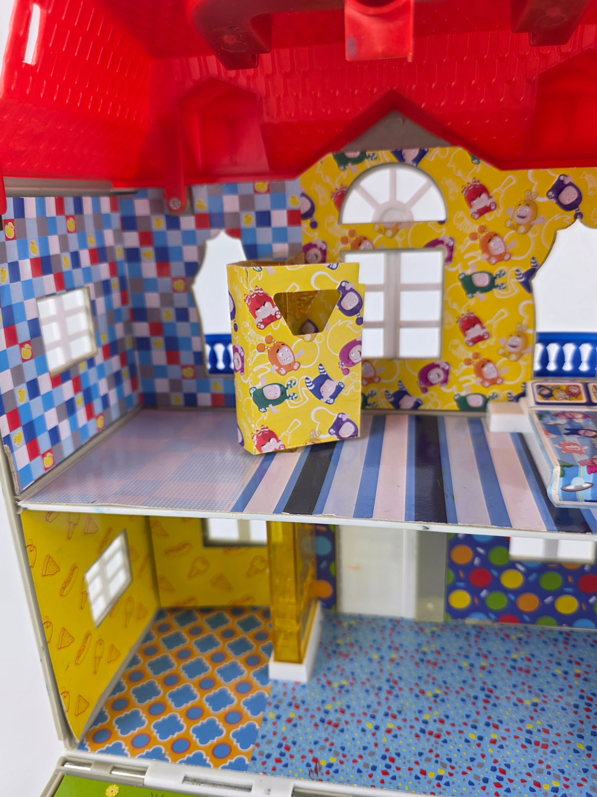 Oddbods playset house with figurines