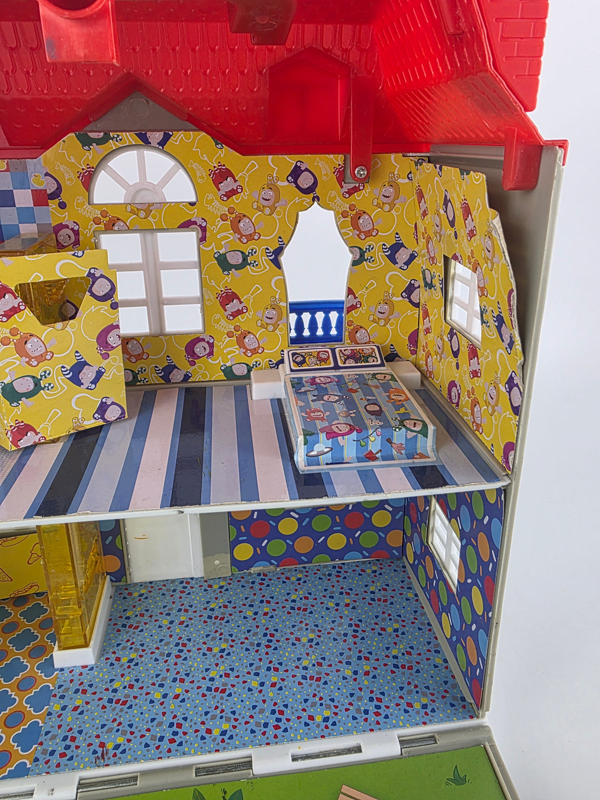 Oddbods playset house with figurines
