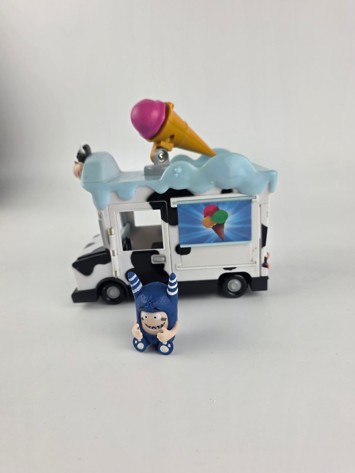 Oddbods ice cream van with pogo figure