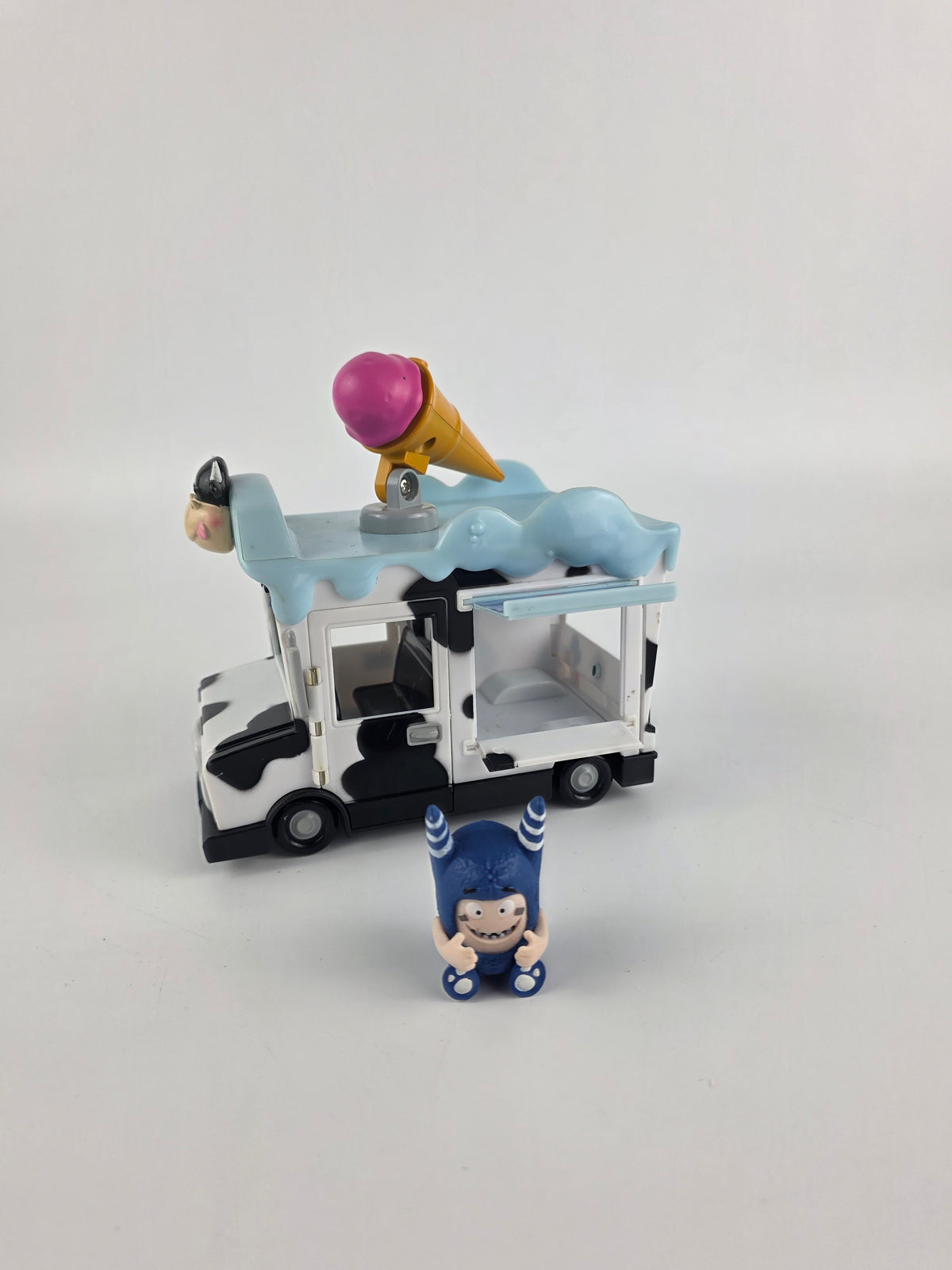 Oddbods ice cream van with pogo figure