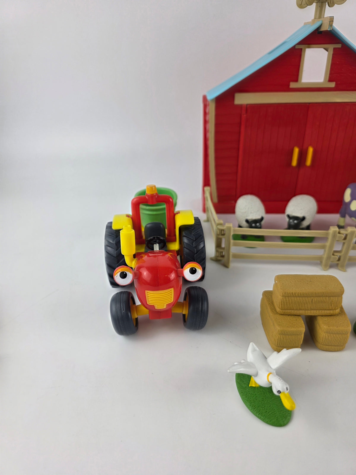 Tractor Tom farm barn playset toy bundle