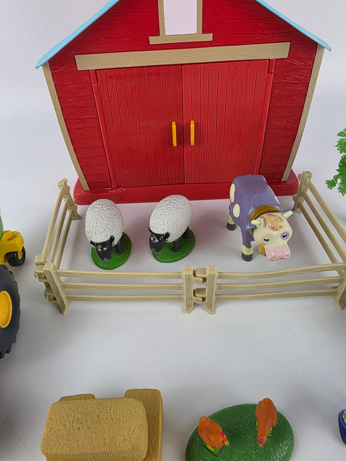 Tractor Tom farm barn playset toy bundle