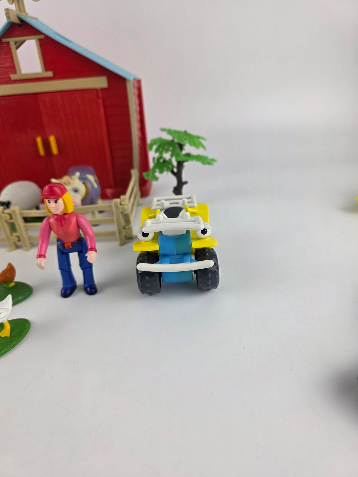 Tractor Tom farm barn playset toy bundle