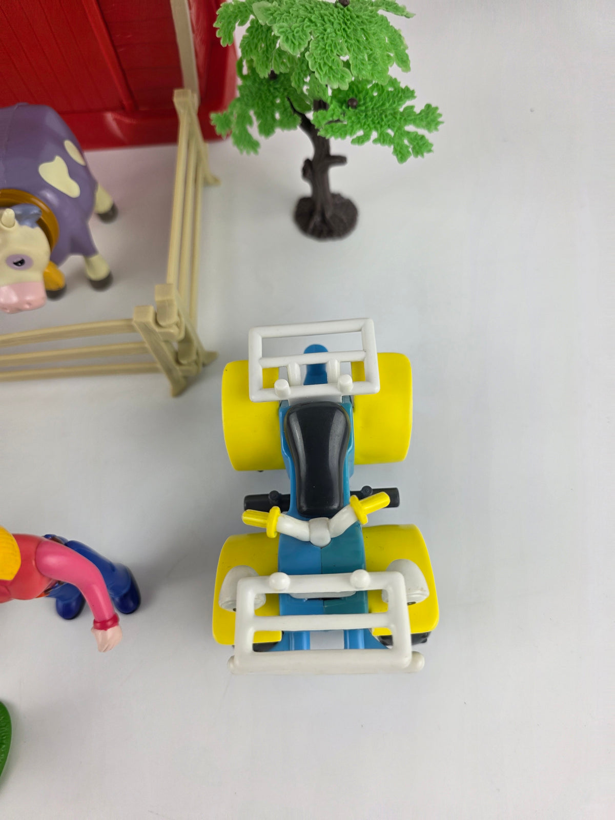 Tractor Tom farm barn playset toy bundle