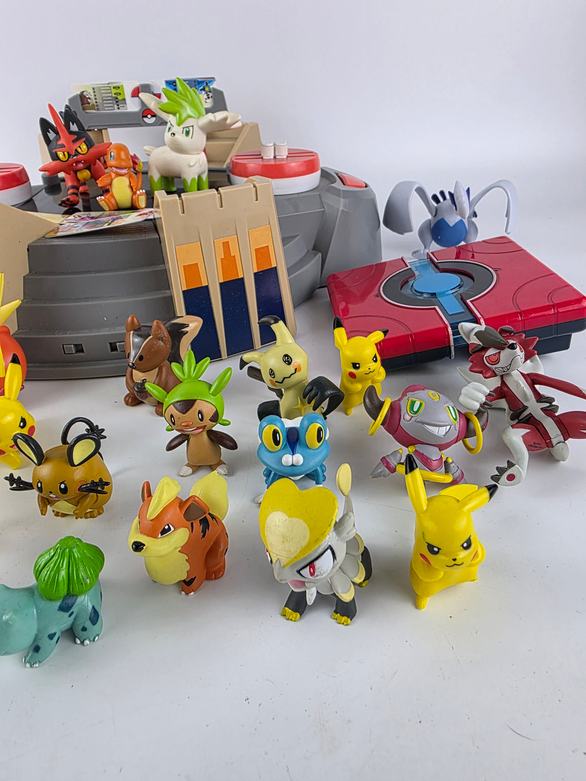 TOMY Pokémon X & Y Electronic Battle Arena Playset Figure Go Balls Pokédex