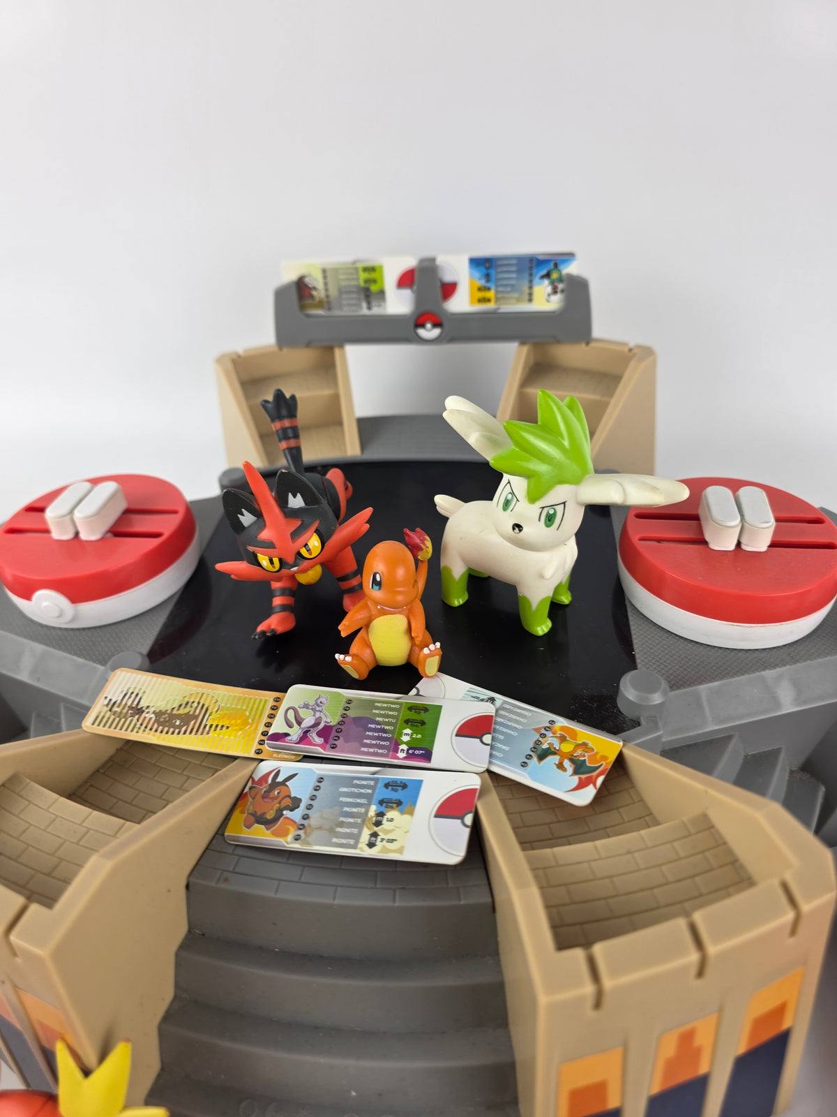 TOMY Pokémon X & Y Electronic Battle Arena Playset Figure Go Balls Pokédex