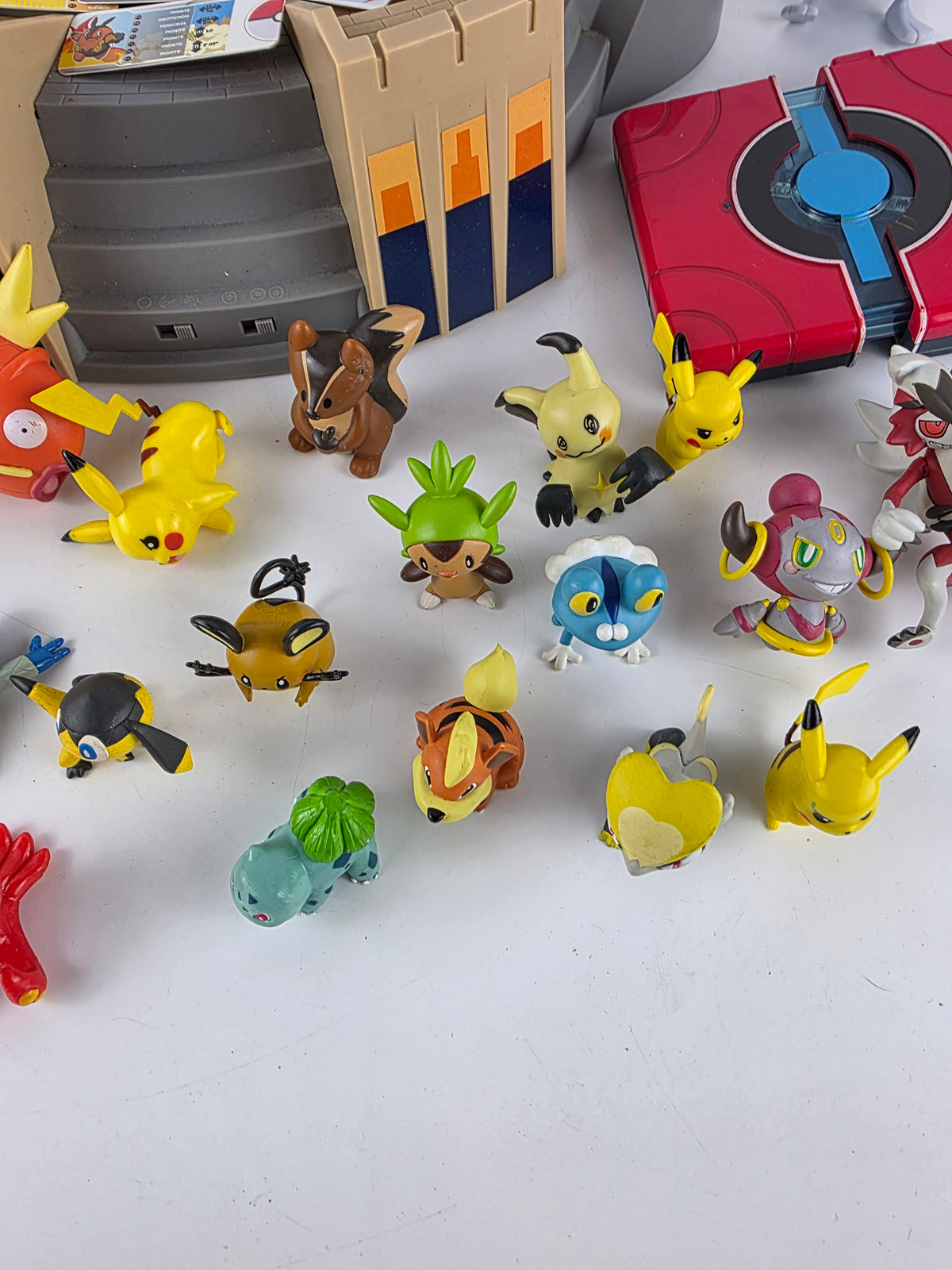 TOMY Pokémon X & Y Electronic Battle Arena Playset Figure Go Balls Pokédex