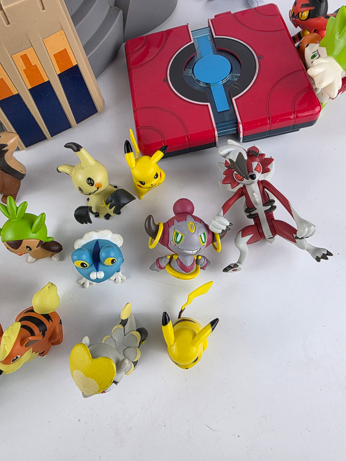 TOMY Pokémon X & Y Electronic Battle Arena Playset Figure Go Balls Pokédex