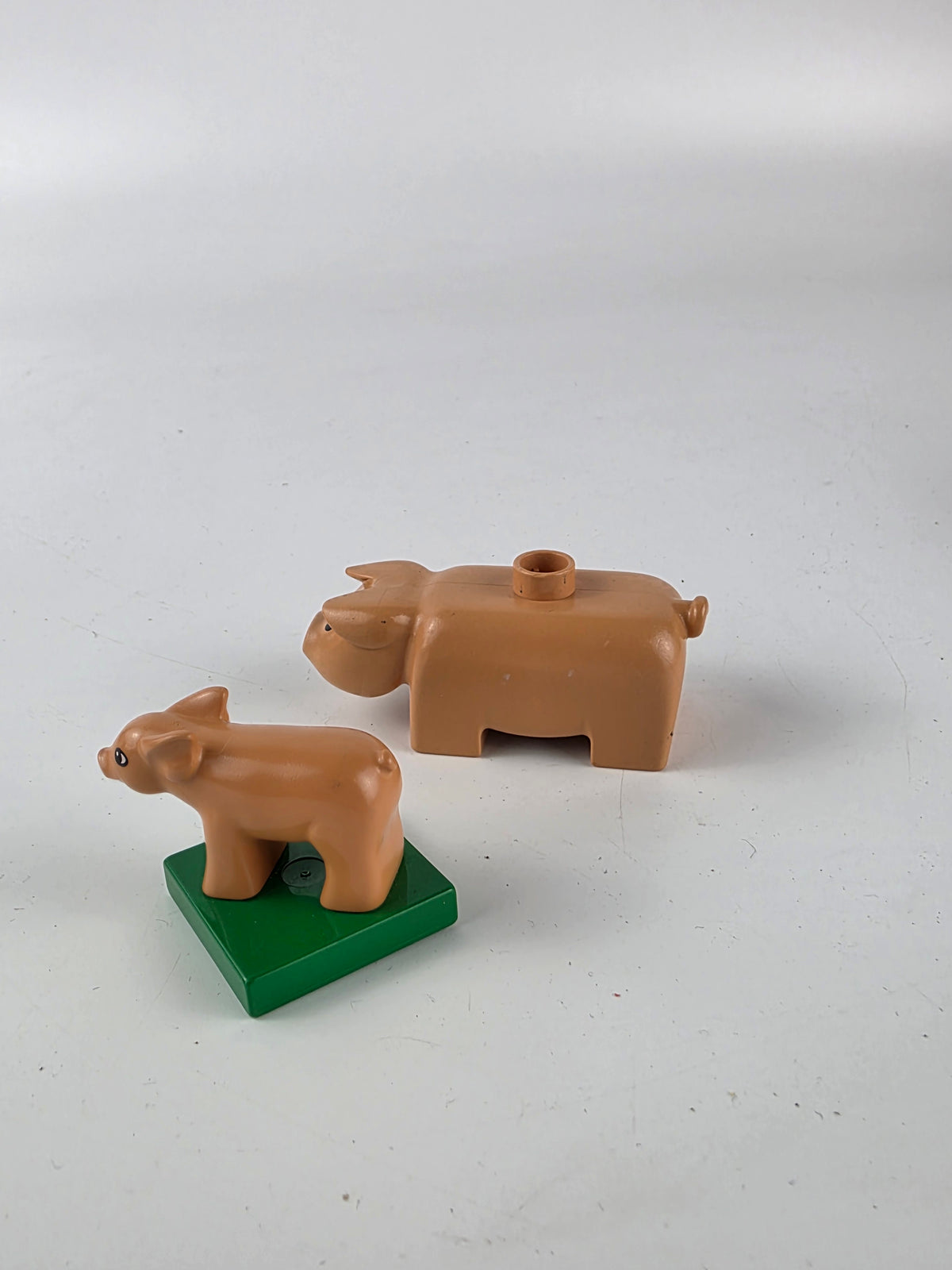 Lego Duplo vintage pig figures