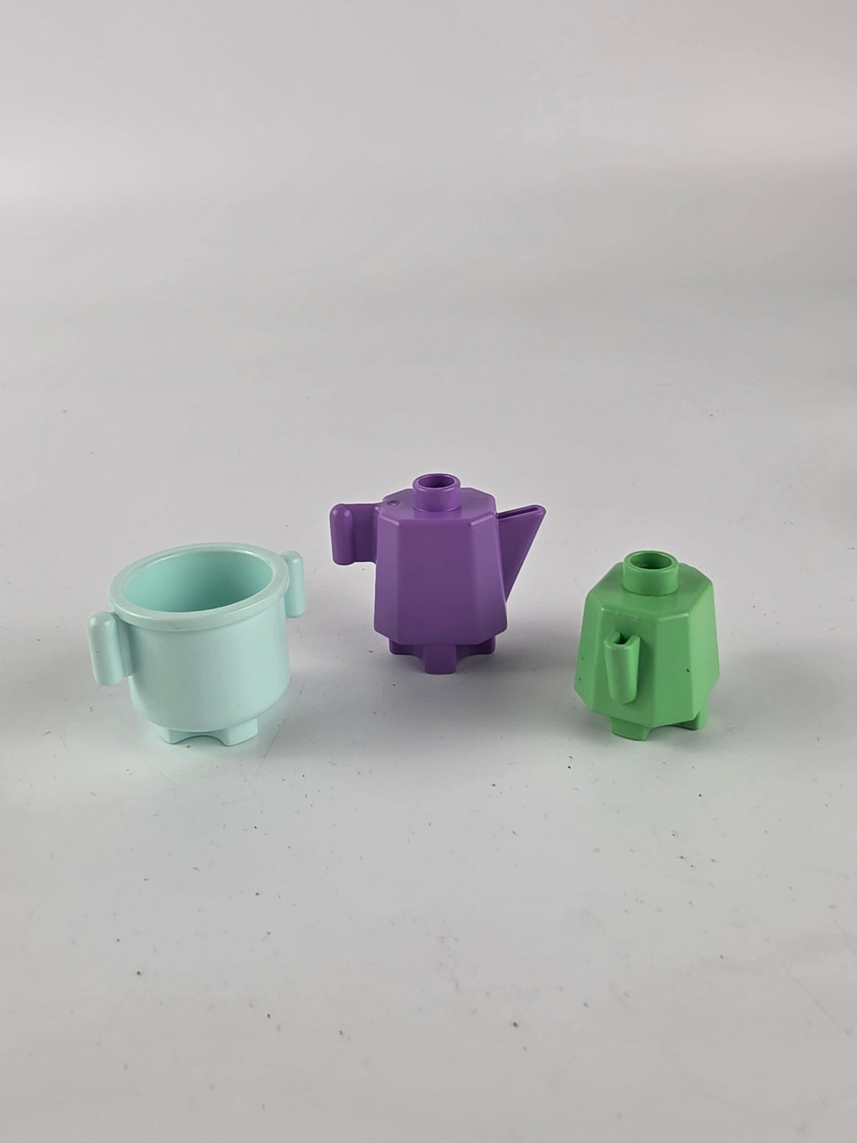 LEGO Duplo kitchen accessory pieces,