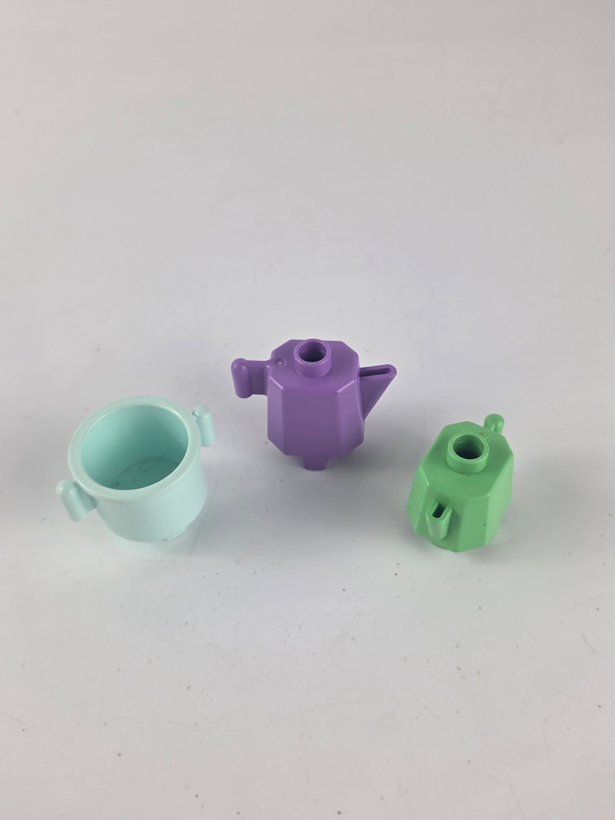 LEGO Duplo kitchen accessory pieces,