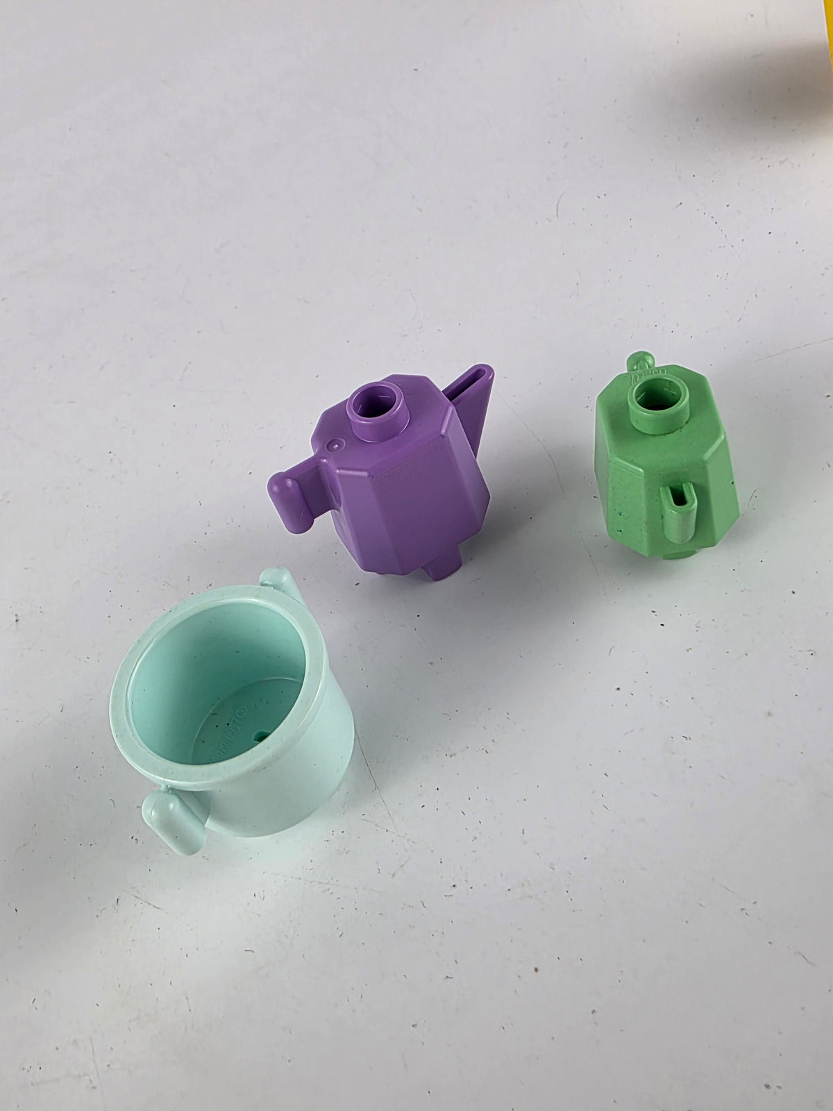 LEGO Duplo kitchen accessory pieces,