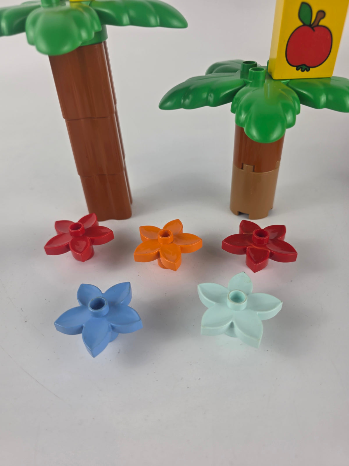 Lego Duplo tree and flowers set