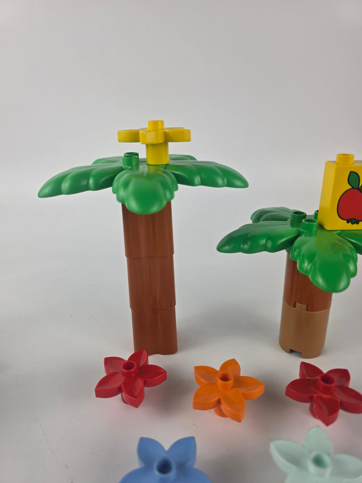 Lego Duplo tree and flowers set