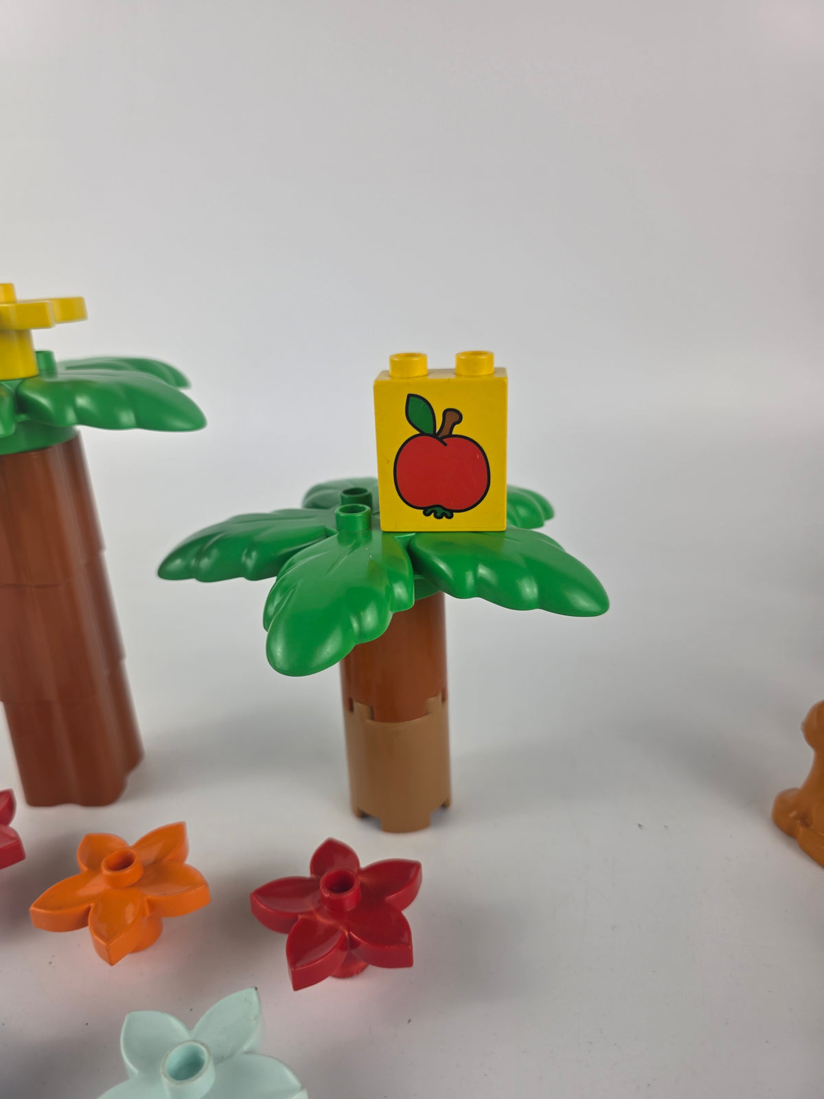 Lego Duplo tree and flowers set