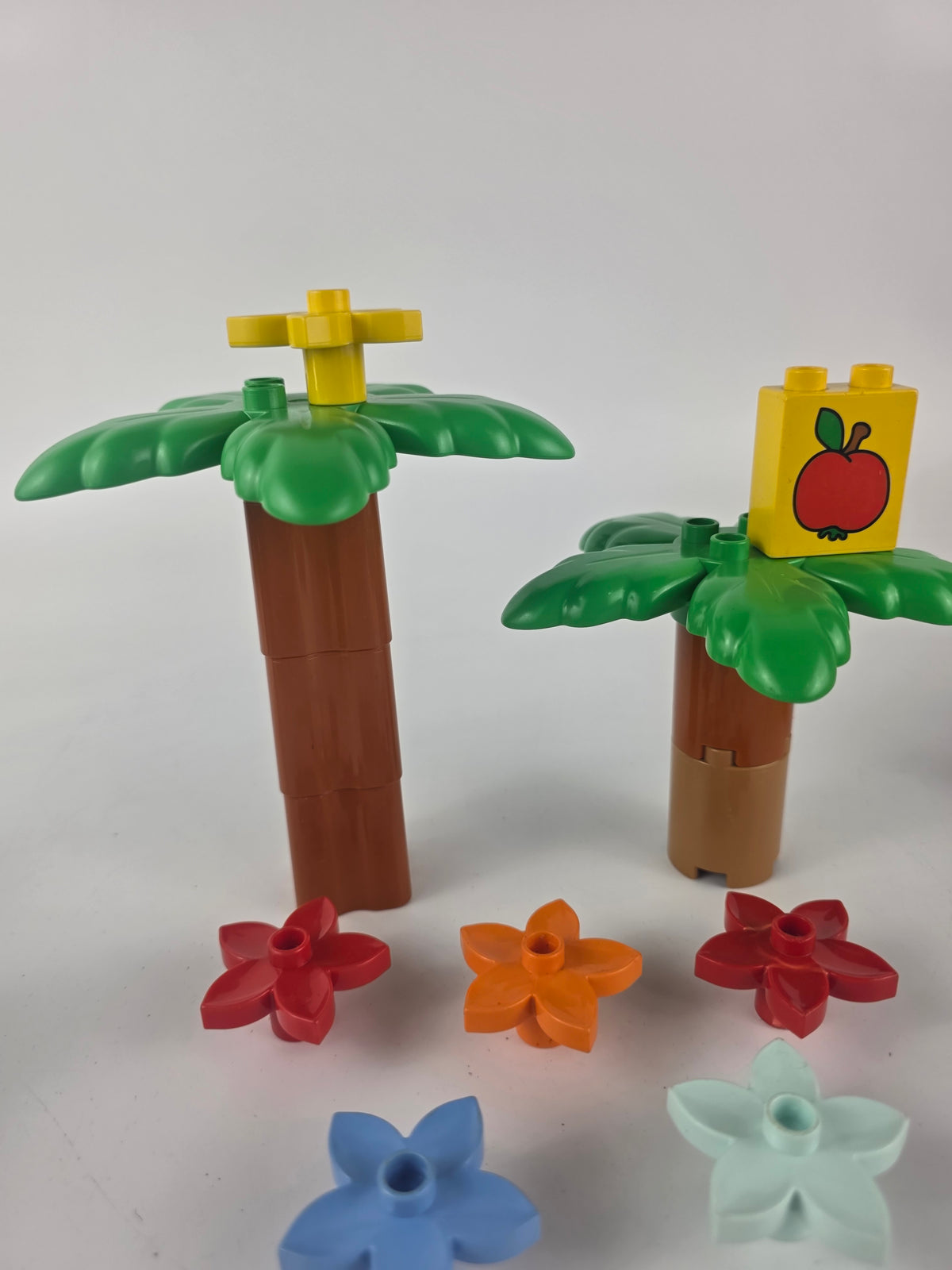 Lego Duplo tree and flowers set